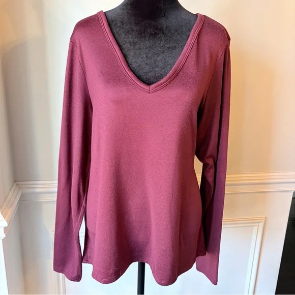 Set of Two American Eagle Size XL Long Sleeve V-Neck Tops - Picture 2 of 7